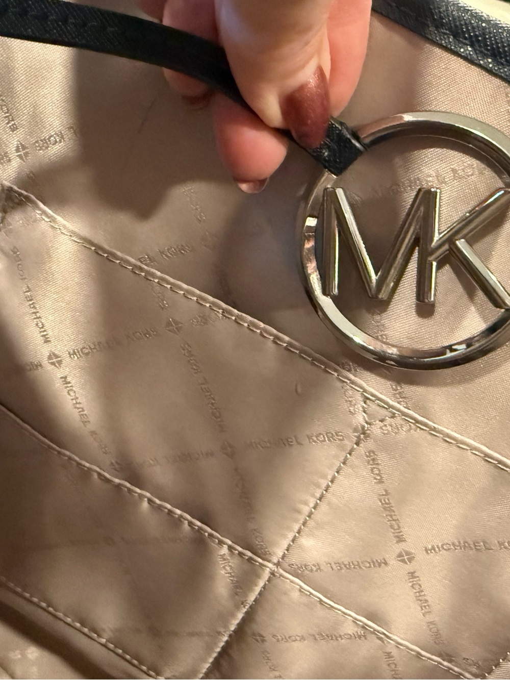 Michael Kors Signature Jet Set Travel Large Drawstring Tote with Center Stripe. - Picture 11 of 13